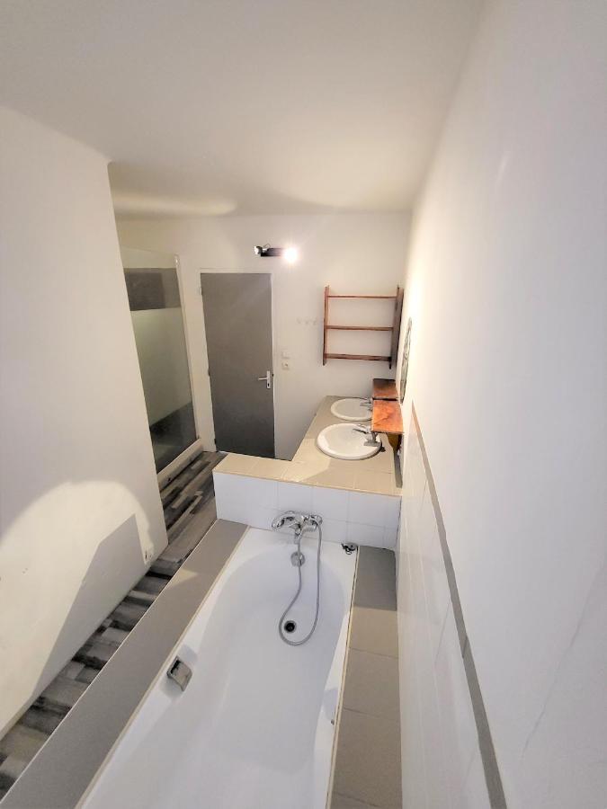 Maison 3 Chambres Avec Piscine Couverte Lespignan Ngoại thất bức ảnh